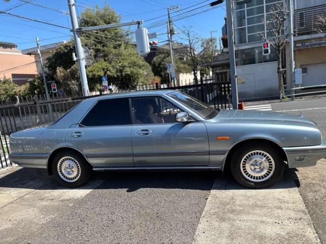 1991 Nissan Cima – thumbnail 3