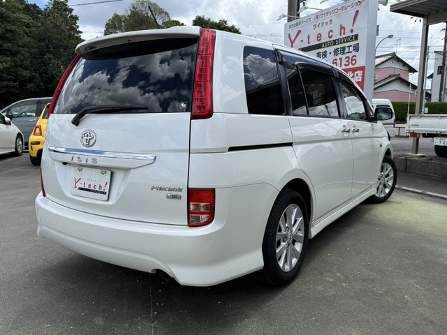 2009 Toyota Isis – thumbnail 2