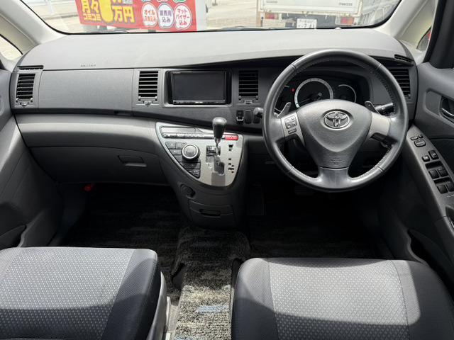 2009 Toyota Isis – thumbnail 3