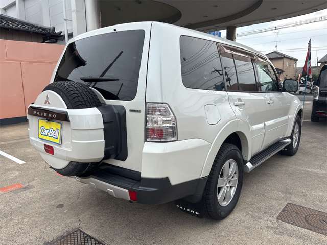 2007 Mitsubishi Pajero – thumbnail 2