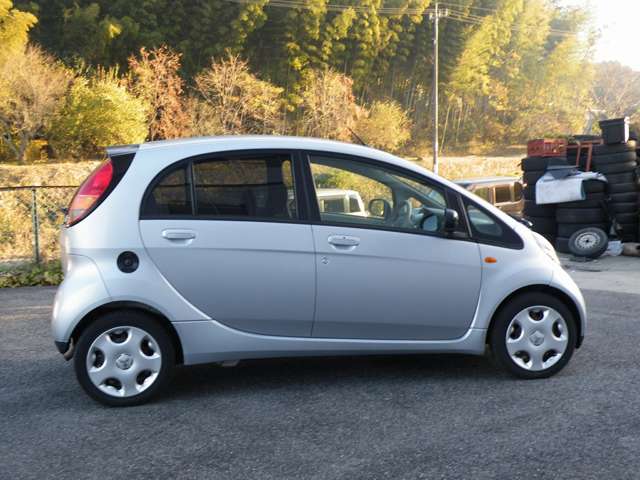2007 Mitsubishi i – thumbnail 3