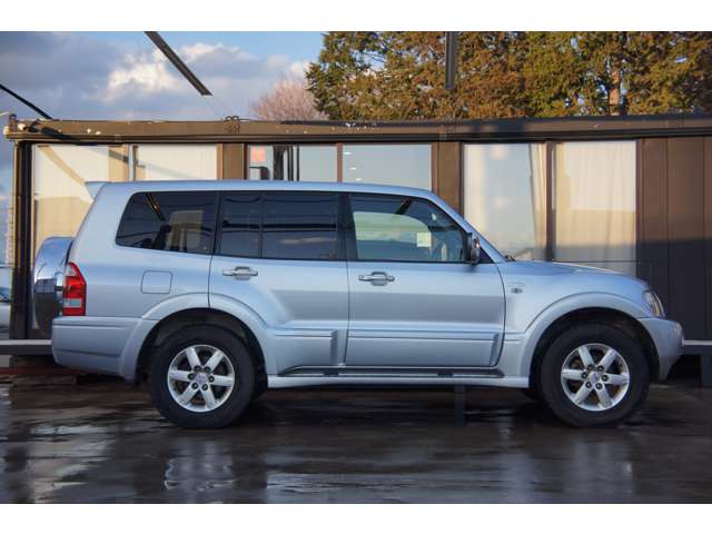 2005 Mitsubishi Pajero – thumbnail 4