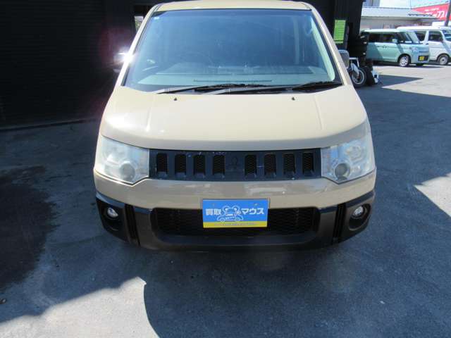 2010 Mitsubishi Delica D:5 – thumbnail 2