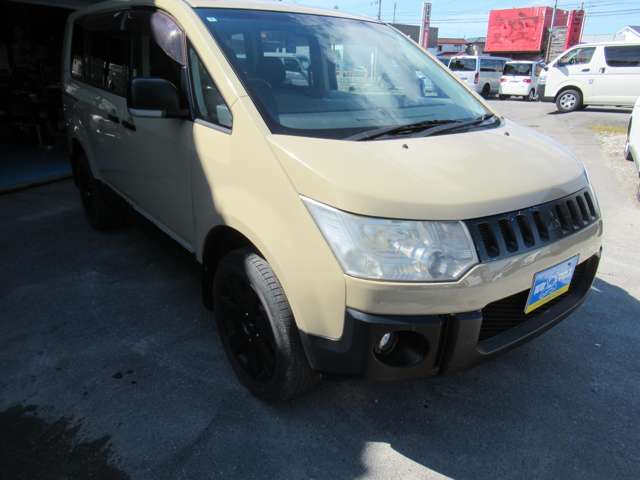 2010 Mitsubishi Delica D:5 – thumbnail 3