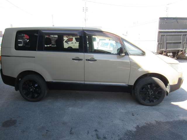 2010 Mitsubishi Delica D:5 – thumbnail 4
