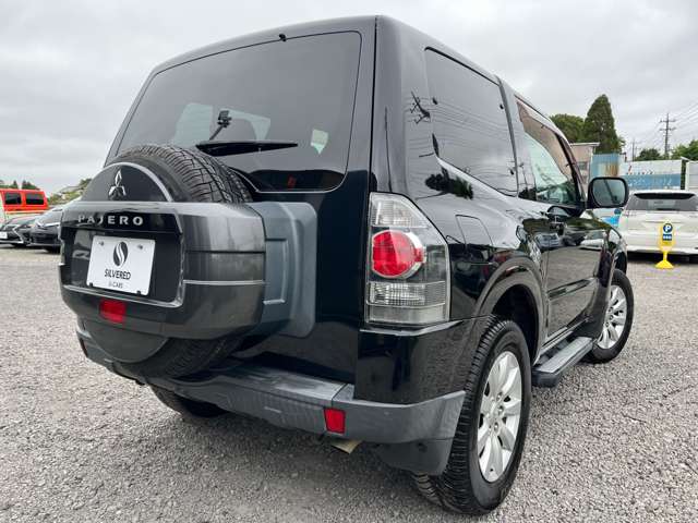 2007 Mitsubishi Pajero – thumbnail 2