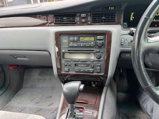 1997 Toyota Crown Majesta – thumbnail 4