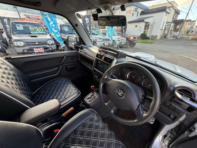2010 Suzuki Jimny – thumbnail 4