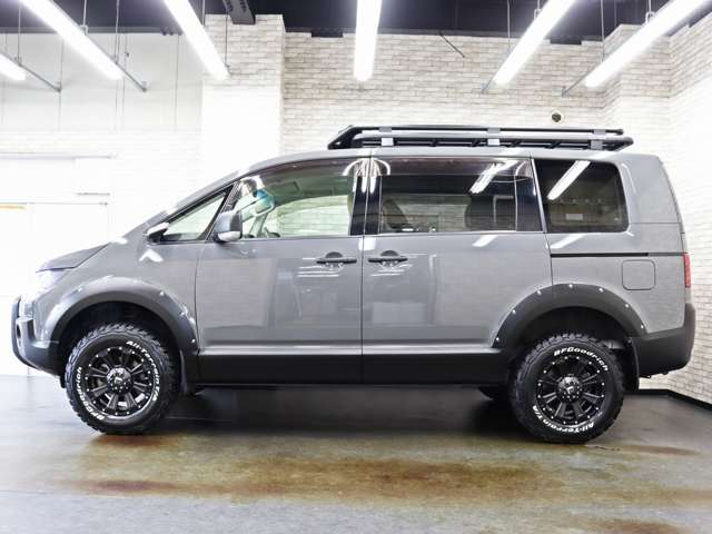 2009 Mitsubishi Delica D:5 – thumbnail 2