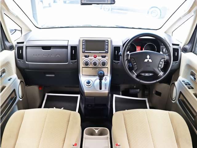 2009 Mitsubishi Delica D:5 – thumbnail 4