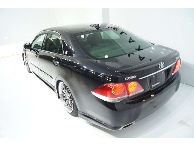 2010 Toyota Crown Athlete – thumbnail 3