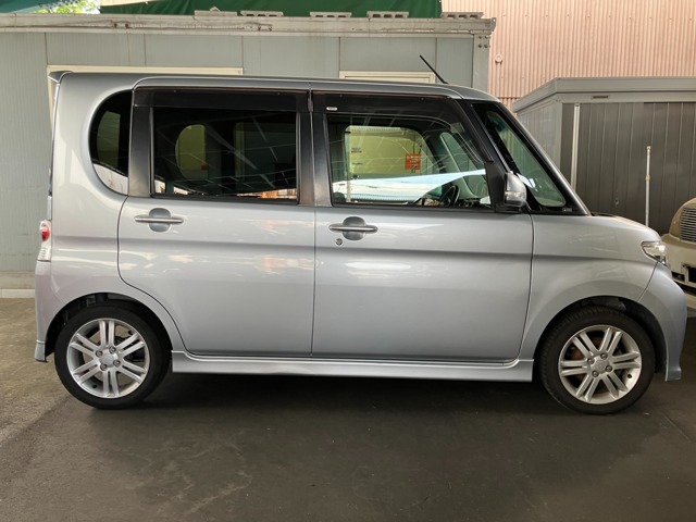 2010 Daihatsu Tanto – thumbnail 2