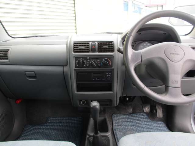 2010 Mitsubishi Minica – thumbnail 3