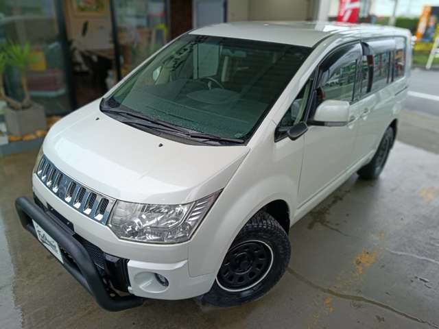 2009 Mitsubishi Delica D:5 – thumbnail 2