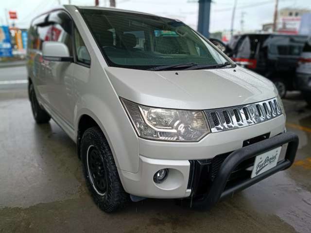 2009 Mitsubishi Delica D:5 – thumbnail 3