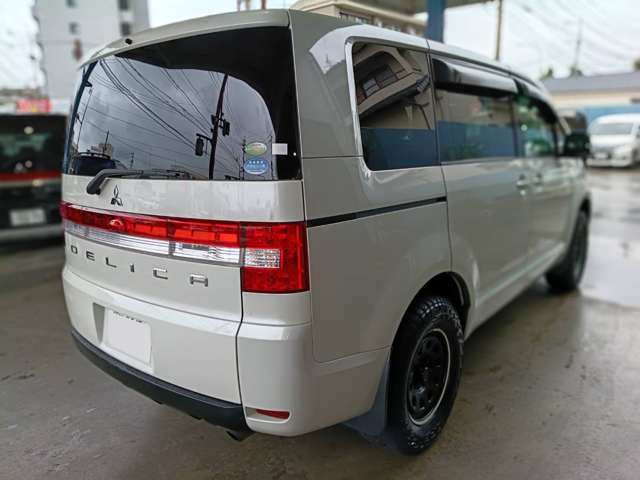 2009 Mitsubishi Delica D:5 – thumbnail 4