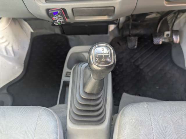 2004 Nissan Clipper Truck – thumbnail 4