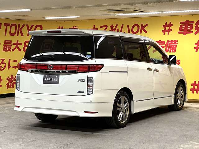 2010 Nissan Elgrand – thumbnail 4