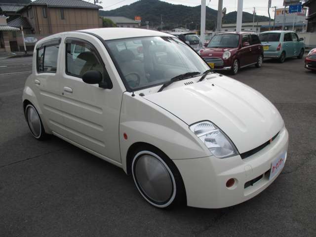 2001 Toyota WiLL – thumbnail 4