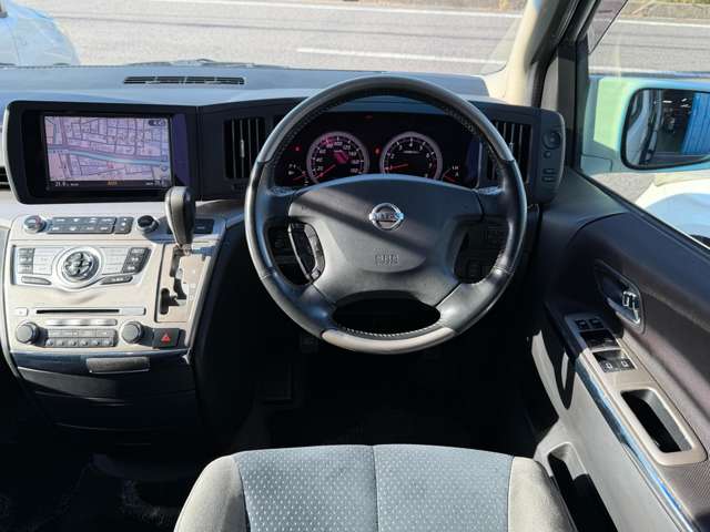 2008 Nissan Elgrand – thumbnail 2