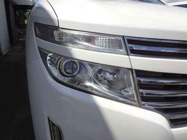 2010 Nissan Elgrand – thumbnail 4