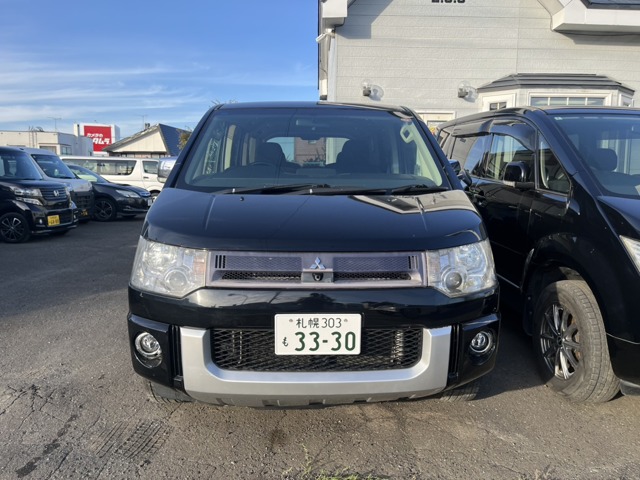 2009 Mitsubishi Delica D:5 – thumbnail 2