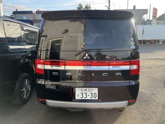 2009 Mitsubishi Delica D:5 – thumbnail 4