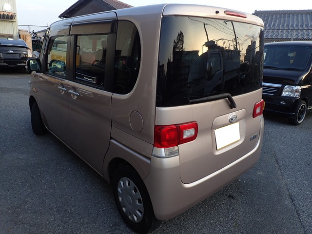 2010 Daihatsu Tanto – thumbnail 4