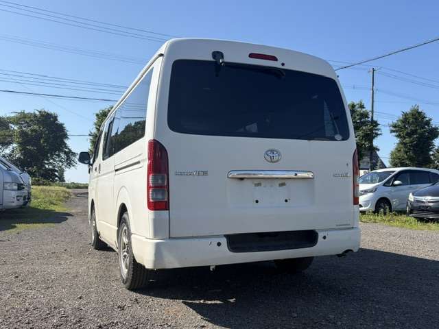2008 Toyota Hiace – thumbnail 3