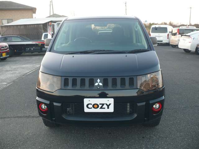 2010 Mitsubishi Delica D:5 – thumbnail 2