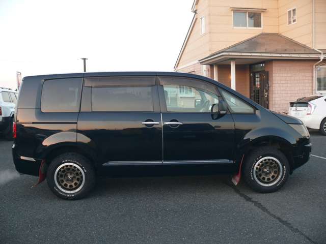 2010 Mitsubishi Delica D:5 – thumbnail 4