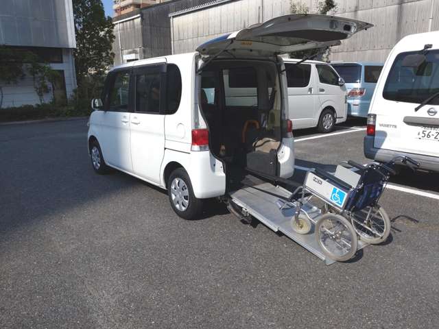 2009 Daihatsu Tanto – thumbnail 3