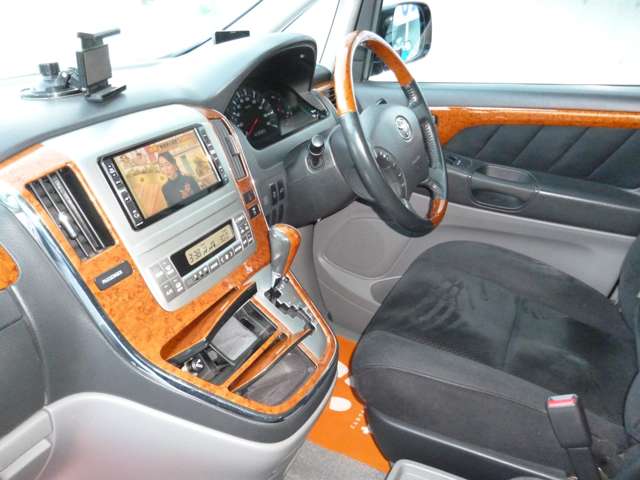 2007 Toyota Alphard – thumbnail 3