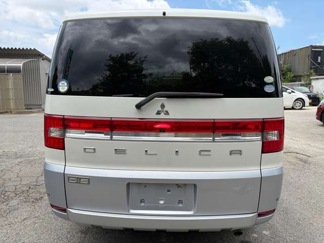 2009 Mitsubishi Delica D:5 – thumbnail 4
