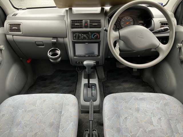 2010 Mitsubishi Minica – thumbnail 3