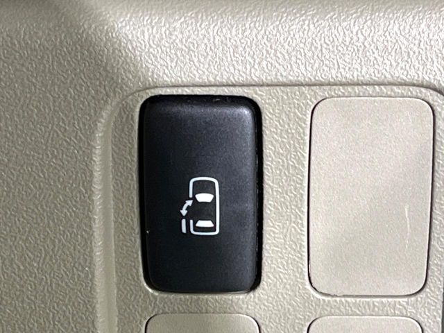 2010 Daihatsu Tanto – thumbnail 4