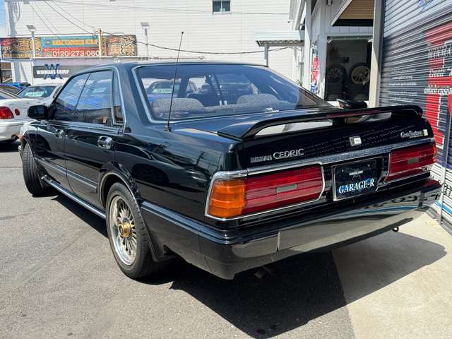1989 Nissan Cedric Sedan – thumbnail 2