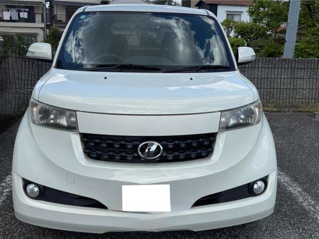 2010 Toyota bB – thumbnail 2