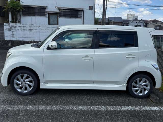 2010 Toyota bB – thumbnail 4
