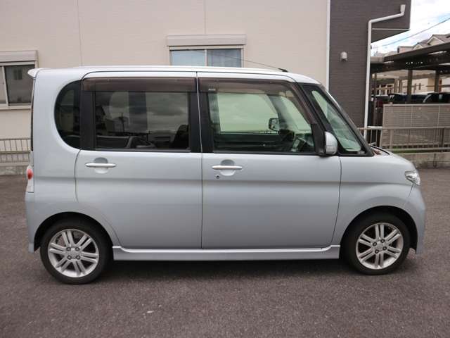 2009 Daihatsu Tanto – thumbnail 4