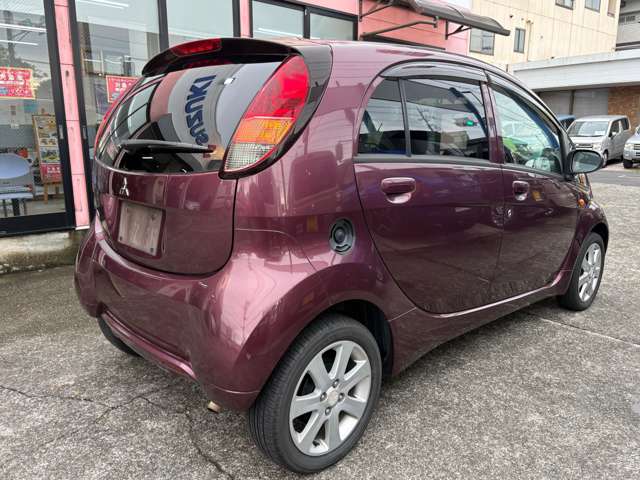 2010 Mitsubishi i – thumbnail 4