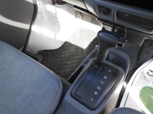2009 Nissan Clipper Truck – thumbnail 3