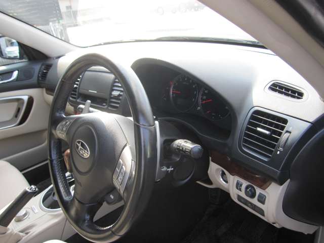 2009 Subaru Legacy Outback – thumbnail 2