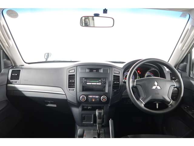 2008 Mitsubishi Pajero – thumbnail 2