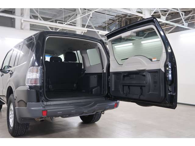 2008 Mitsubishi Pajero – thumbnail 4
