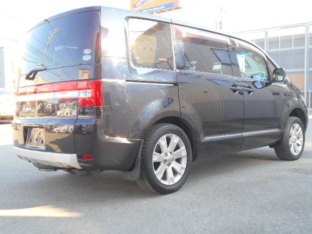 2007 Mitsubishi Delica D:5 – thumbnail 3