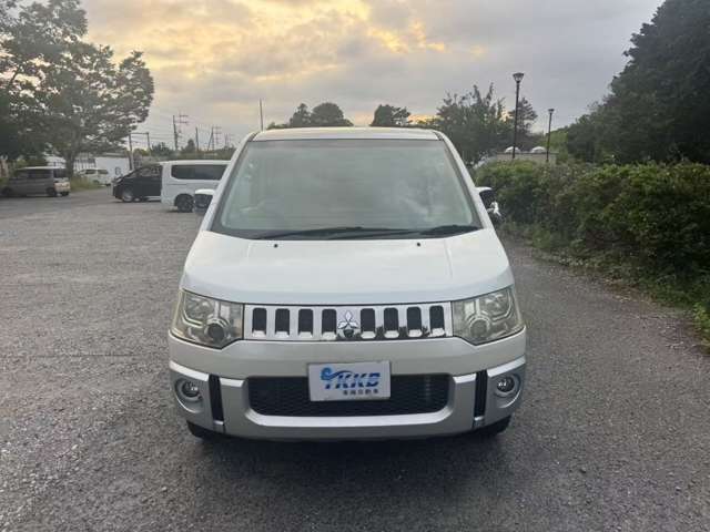 2008 Mitsubishi Delica D:5 – thumbnail 2