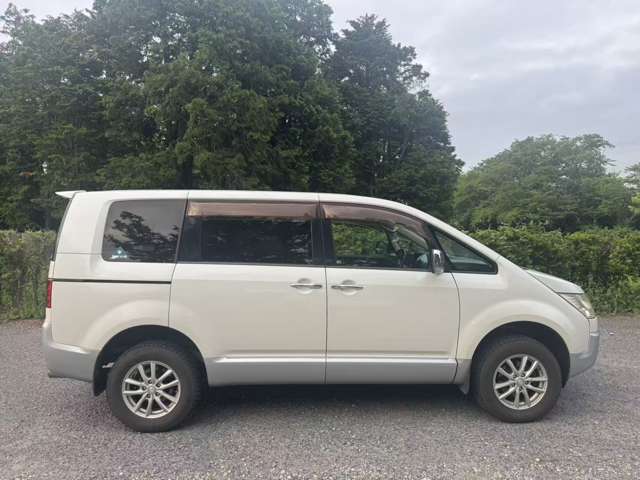 2008 Mitsubishi Delica D:5 – thumbnail 4