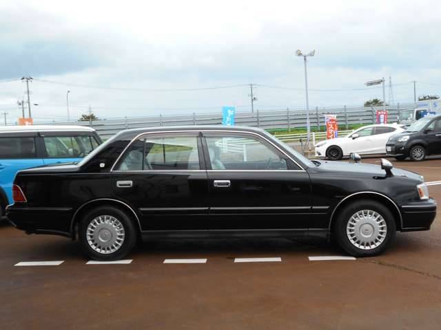 1996 Toyota Crown Sedan – thumbnail 3