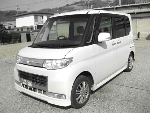 2010 Daihatsu Tanto – thumbnail 4